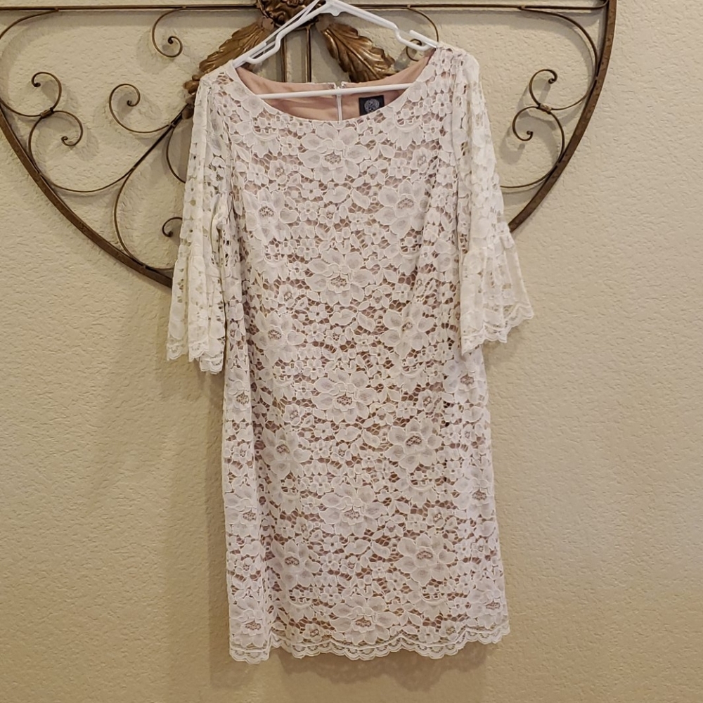 Beautiful Off White & Nude Vince Camuto